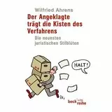 Der Angeklagte trägt die Kisten des Verfahrens